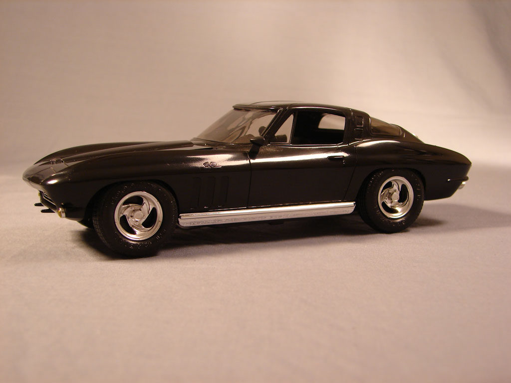 modelos a escala corvette20.01-1024x768 Chevrolet Corvette "Black Rat" 1965  
